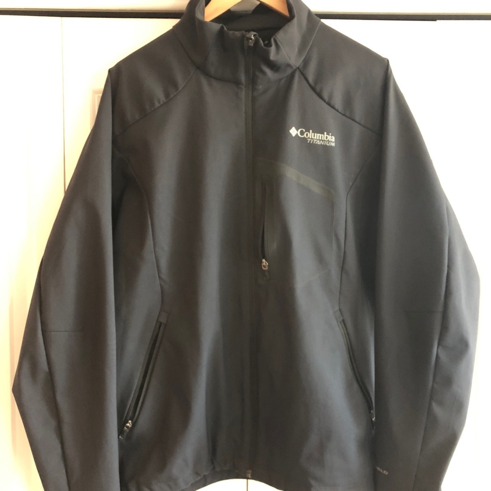 Lighter Weight Black Columbia Jacket. Men’s Xl Gem